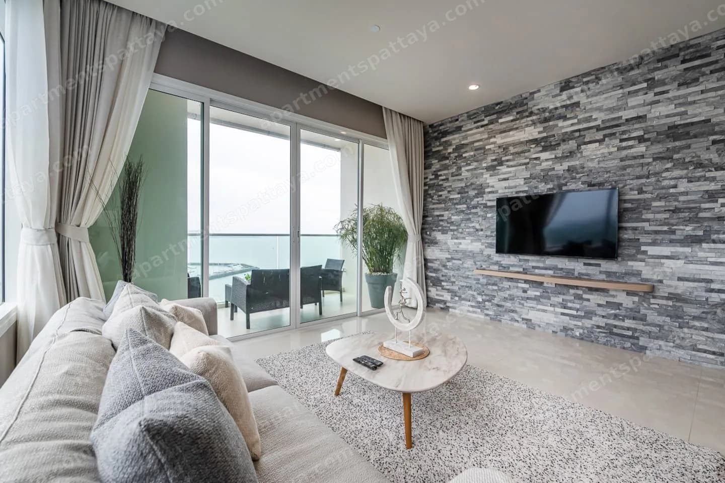 2-bedroom с большим балконом и видом на закат